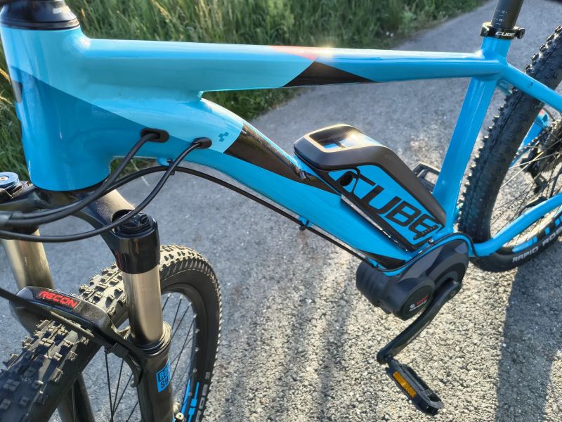 ELEKTROKOLO CUBE S BOSCH MOTOREM.,. PERFEKTNÍ STAV