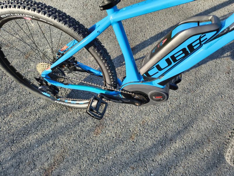 ELEKTROKOLO CUBE S BOSCH MOTOREM.,. PERFEKTNÍ STAV