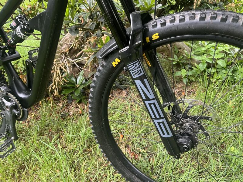 Enduro / DH karbonové kolo, Rock shox Zeb, Shimano XT