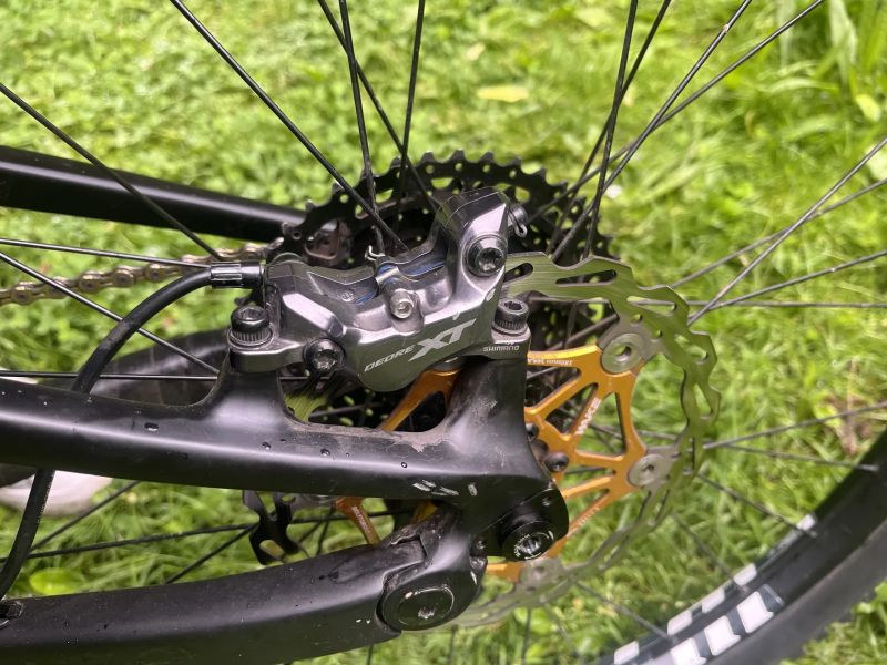 Enduro / DH karbonové kolo, Rock shox Zeb, Shimano XT