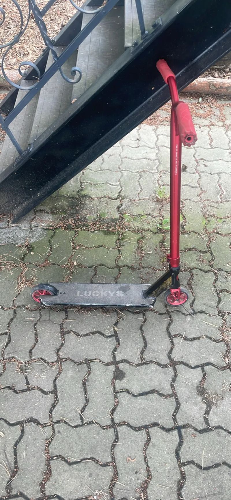 Prodám freestyle koloběžku na triky 