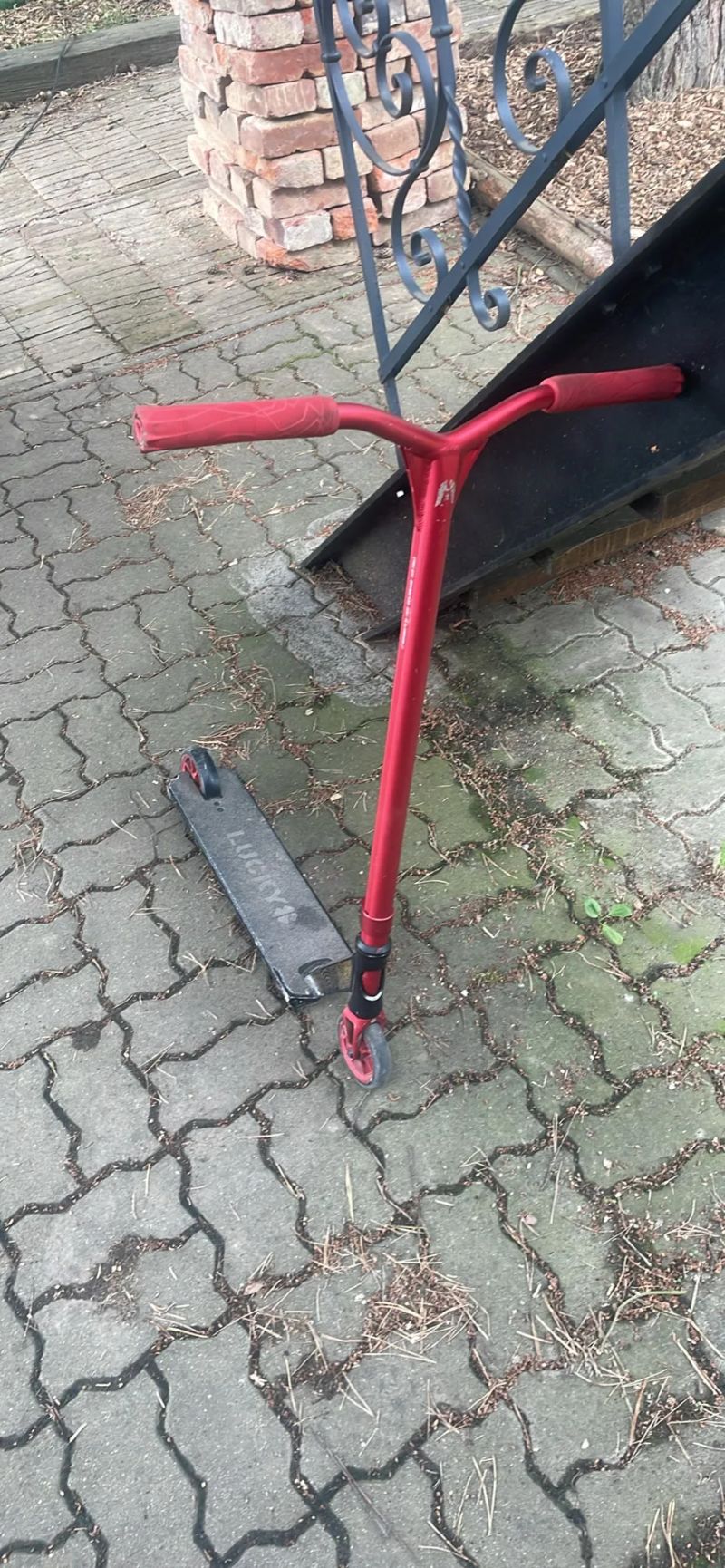 Prodám freestyle koloběžku na triky 