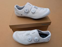 Tretry Shimano RC7 Wide 44