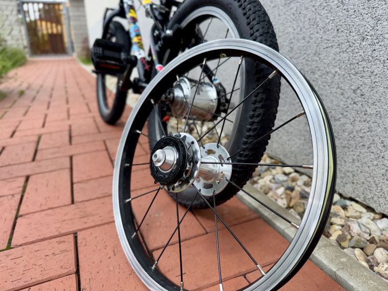 KUbikes 16L Comics Automatic