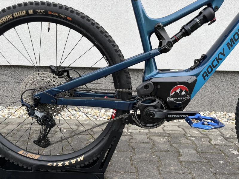 Instinct PowerPlay Carbon 50 vel.L. 720Wh, 108Nm, 750W
