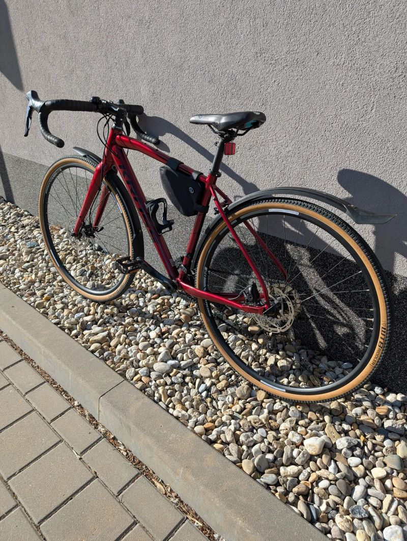 Kross Esker 2.0, velikost S (160-170cm), vč. blatníků, brašny