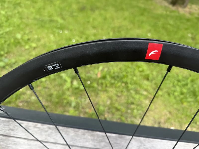 Prodám zapletená kola Fulcrum Racing 3 DB