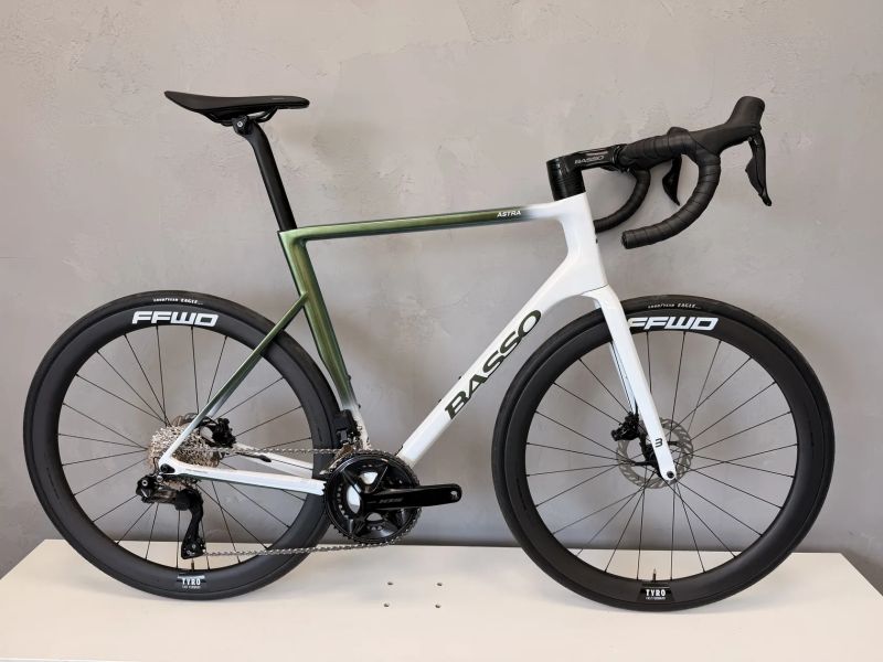 BASSO ASTRA pop green, Shimano 105 Di2, FFWD Tyro V3