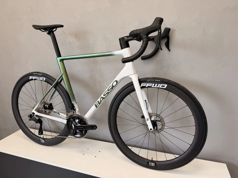 BASSO ASTRA pop green, Shimano 105 Di2, FFWD Tyro V3