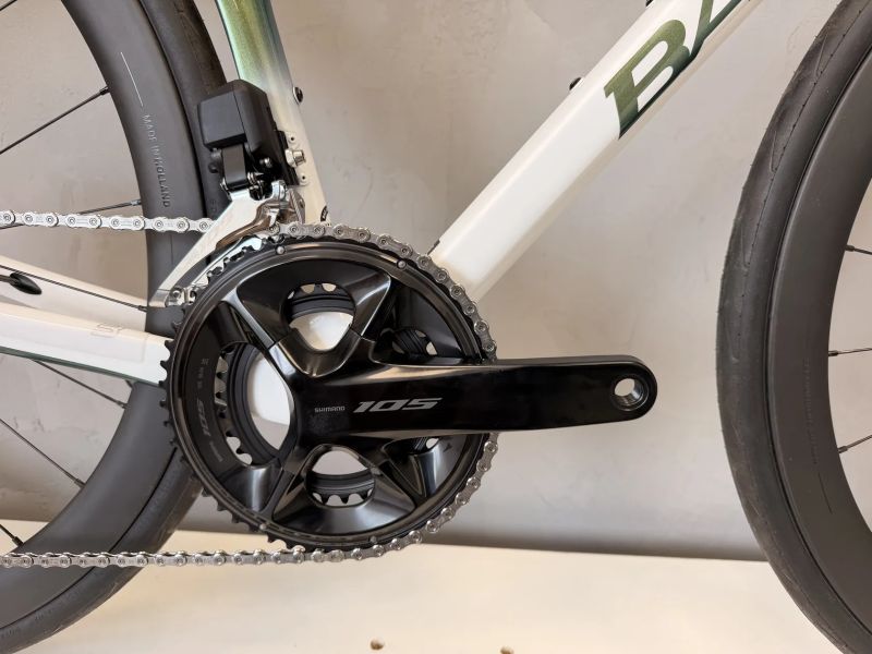 BASSO ASTRA pop green, Shimano 105 Di2, FFWD Tyro V3