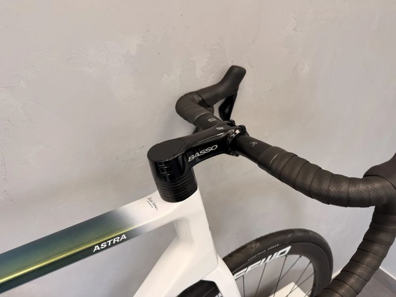 BASSO ASTRA pop green, Shimano 105 Di2, FFWD Tyro V3