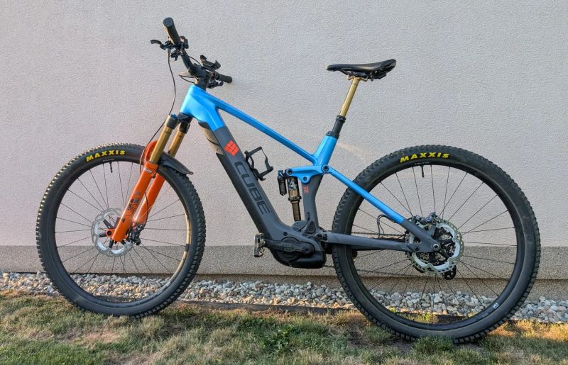 Cube Stereo Hybrid 140 HPC Actionteam 750 (vel. L, kola 29", model 2024)