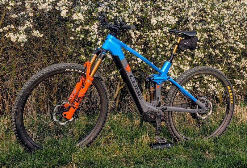 Cube Stereo Hybrid 140 HPC Actionteam 750 (vel. L, kola 29", model 2024)