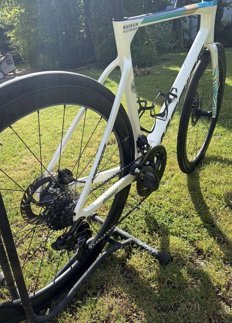 MERIDA SCULTURA TEAM Teal/Pearl(Team), Dura Ace Di2 s Wattmeterem