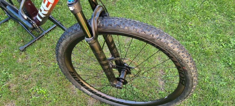 Trek PROCALIBER 9.8.- KARBONOVÁ KOLA 9.8kg