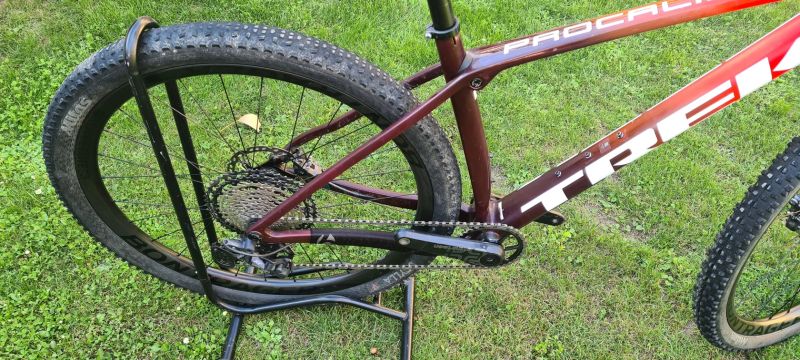 Trek PROCALIBER 9.8.- KARBONOVÁ KOLA 9.8kg