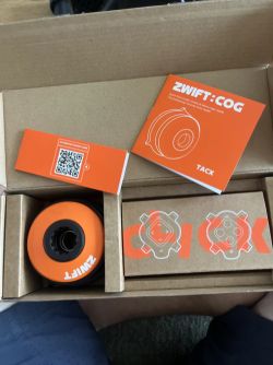 ZWIFT Cog i s ovladacem pro trenazer Tacx