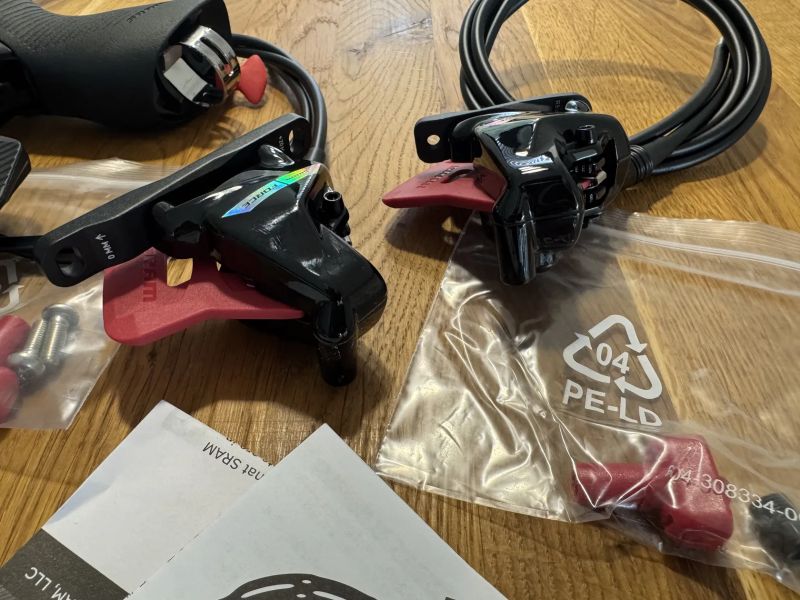 Sram Force D2 eTAP AXS páky+třmeny - nove