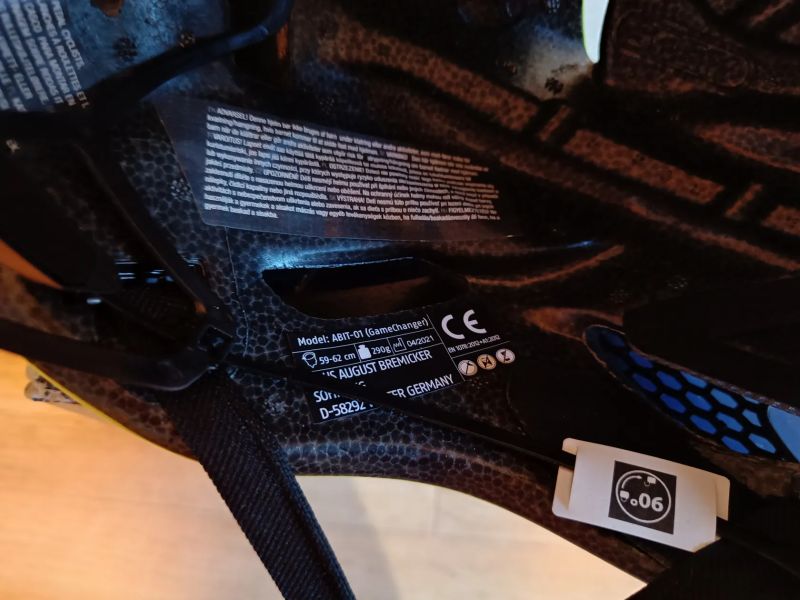 ABUS GAMECHANGER vel. L (59-62), jako nová 2x použitá, PC: 3500 Kč