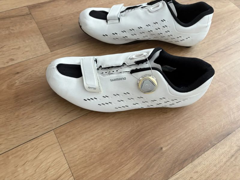 Shimano SH-RP501 tretry, bílá Velikost 46