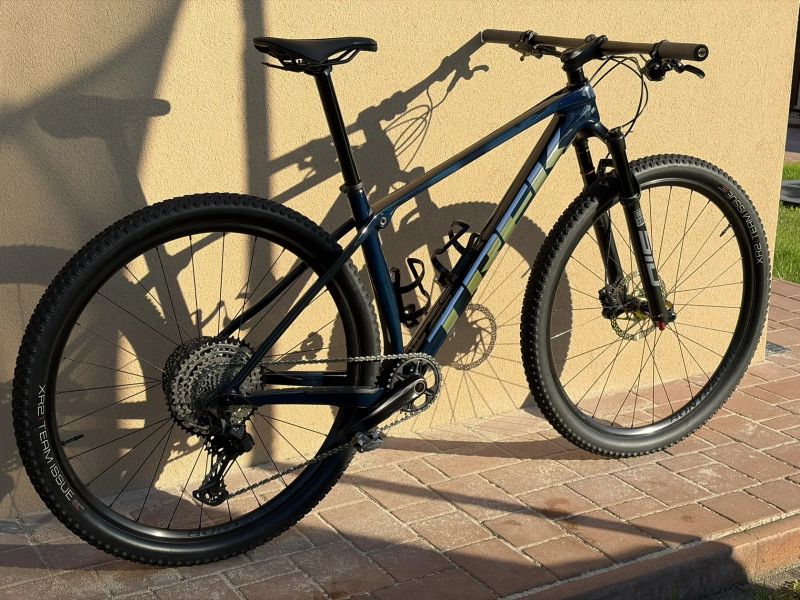 Horské kolo TREK Procaliber 9.6 Blue Carbon Smoke, komponenty SID/XT, vel. ML – ZÁNOVNÍ