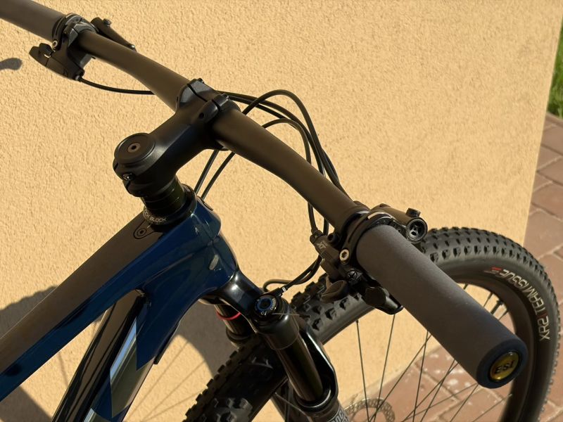 Horské kolo TREK Procaliber 9.6 Blue Carbon Smoke, komponenty SID/XT, vel. ML – ZÁNOVNÍ