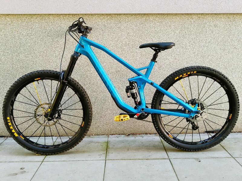 Canyon STRIVE CF 7.0 vel. M (S/M) 27,5" TOP STAV, 14,2 kg