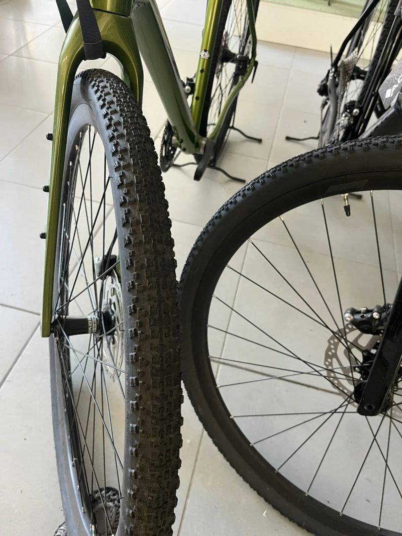 Gravel pláště Maxxis Rambler 45-622 kevlar EXO/TR 120 TPI 