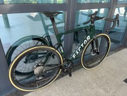 Factor OSTRO V.A.M. Racing Green vel. 56