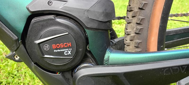 29" CUBE Reaction hybrid SLT 750, 334 km, FOX, XT