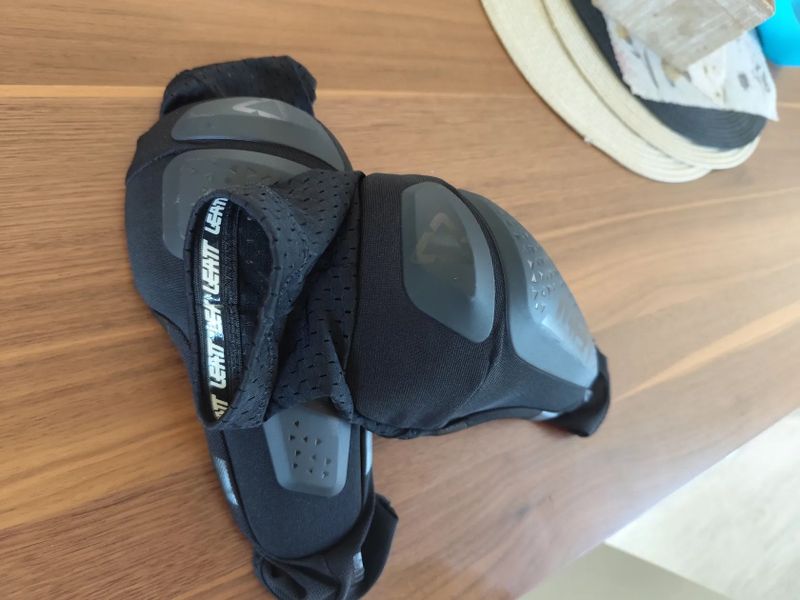 Chránič Leatt Elbow Guard 3DF 6.0 Black M