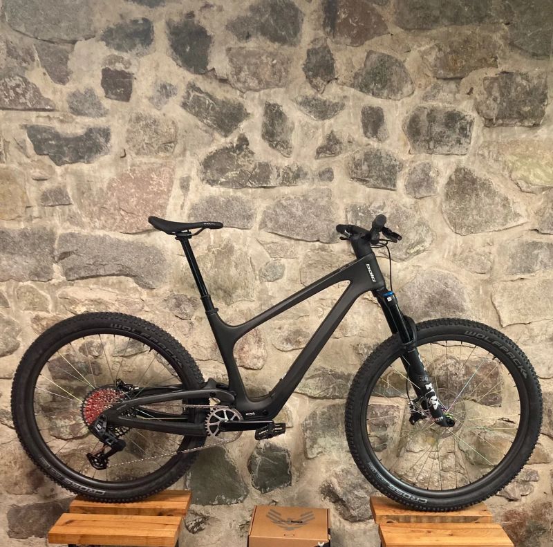 Bold Linkin - FOX, Sram T-type AXS, Karbon kola....