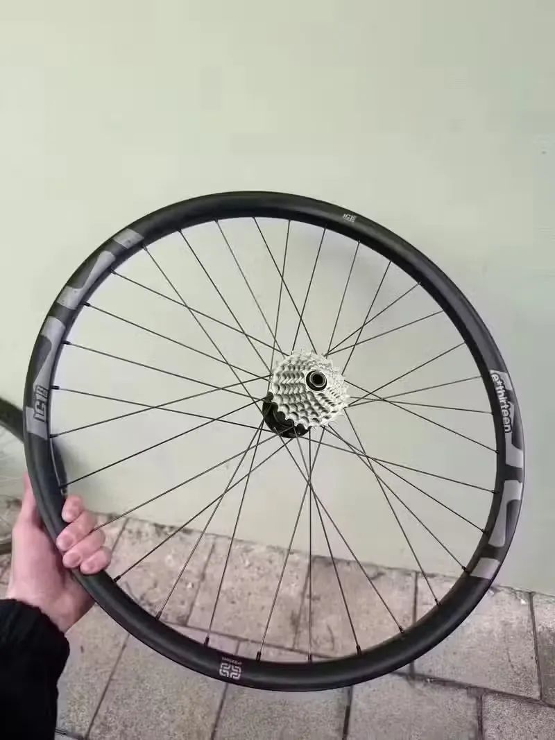 E*thirteen carbon LG1 Race DH