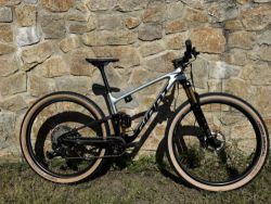 Giant Anthem Advanced PRO 29 1 M - NOVÉ XT, Fox Kashima Live Valve + teleskop