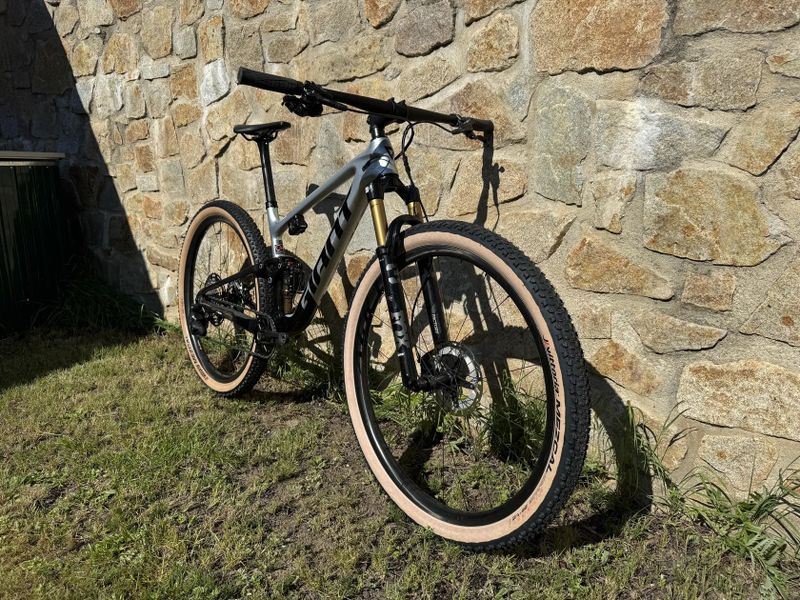 Giant Anthem Advanced PRO 29 1 M - NOVÉ XT, Fox Kashima Live Valve + teleskop
