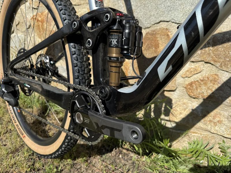 Giant Anthem Advanced PRO 29 1 M - NOVÉ XT, Fox Kashima Live Valve + teleskop