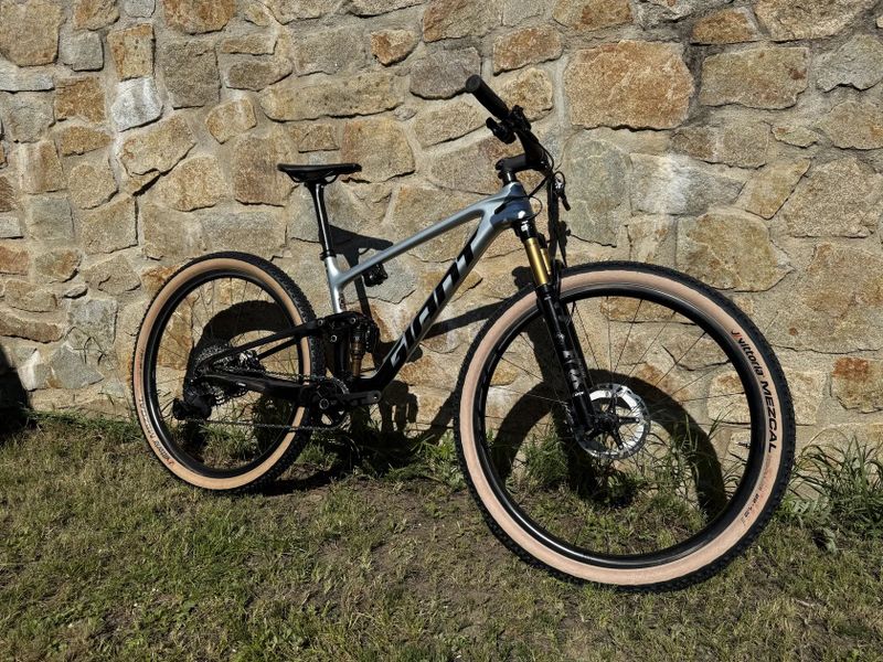 Giant Anthem Advanced PRO 29 1 M - NOVÉ XT, Fox Kashima Live Valve + teleskop