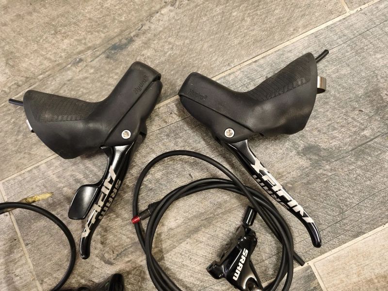 gravel silniční sada SRAM 1x11 přehazovačka SRAM Rival 11 Type 3.0 a páky SRAM APEX HydroR