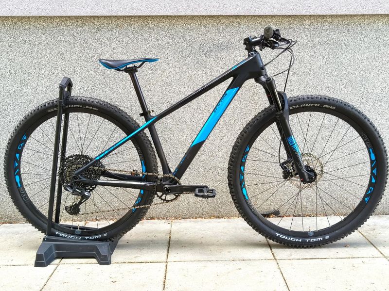 CUBE REACTION C:62 PRO vel. S (15") 29" carbon´n´blue, 10,9 kg TOP STAV
