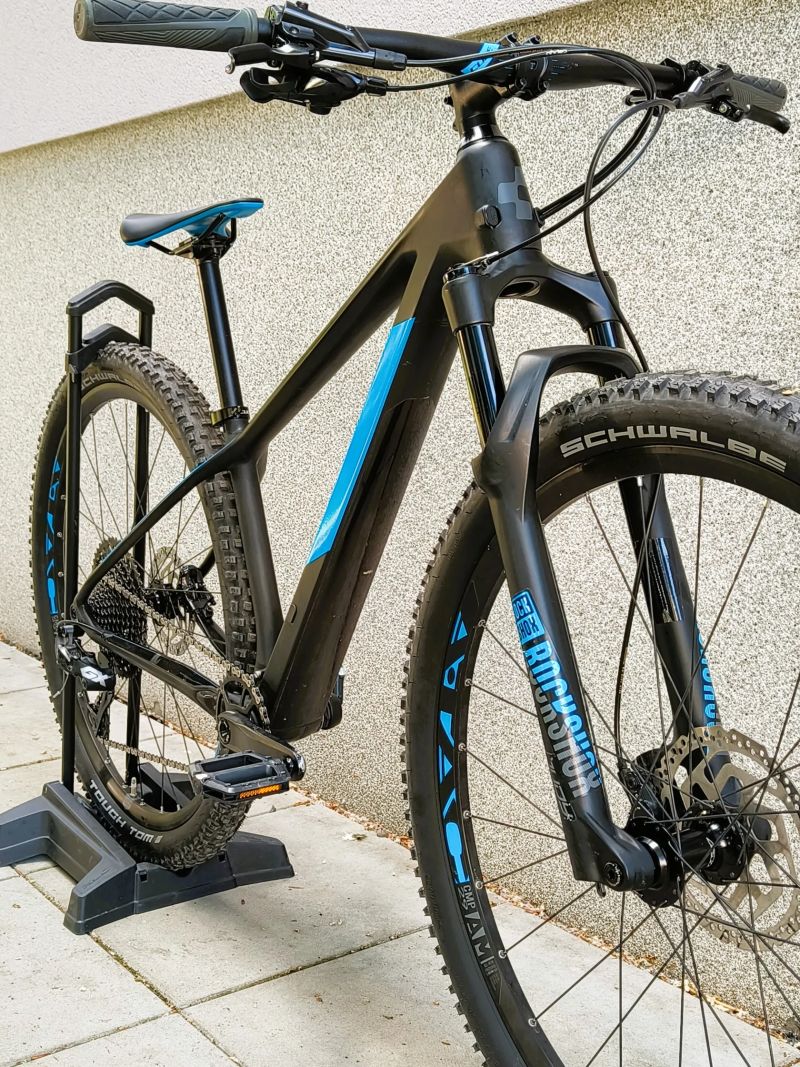 CUBE REACTION C:62 PRO vel. S (15") 29" carbon´n´blue, 10,9 kg TOP STAV