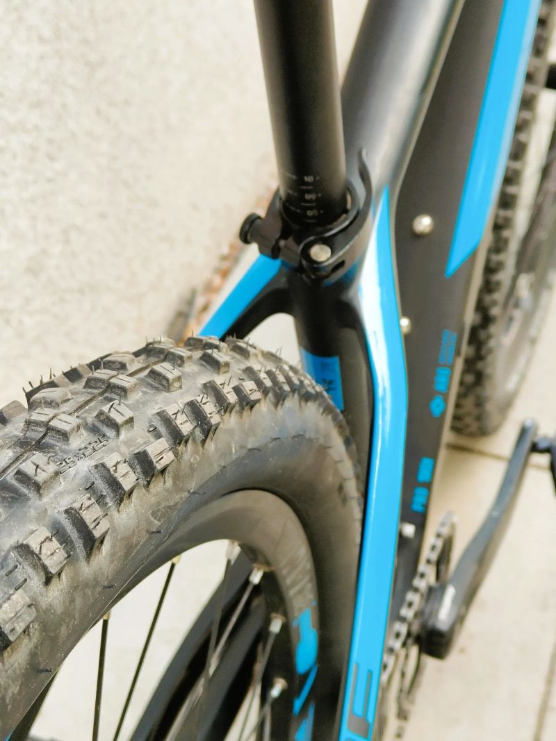 CUBE REACTION C:62 PRO vel. S (15") 29" carbon´n´blue, 10,9 kg TOP STAV