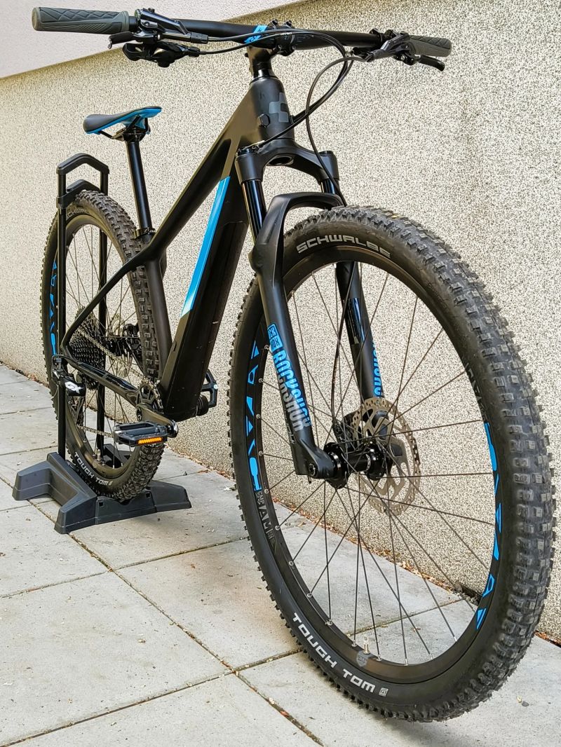 CUBE REACTION C:62 PRO vel. S (15") 29" carbon´n´blue, 10,9 kg TOP STAV