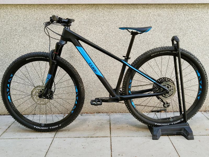 CUBE REACTION C:62 PRO vel. S (15") 29" carbon´n´blue, 10,9 kg TOP STAV