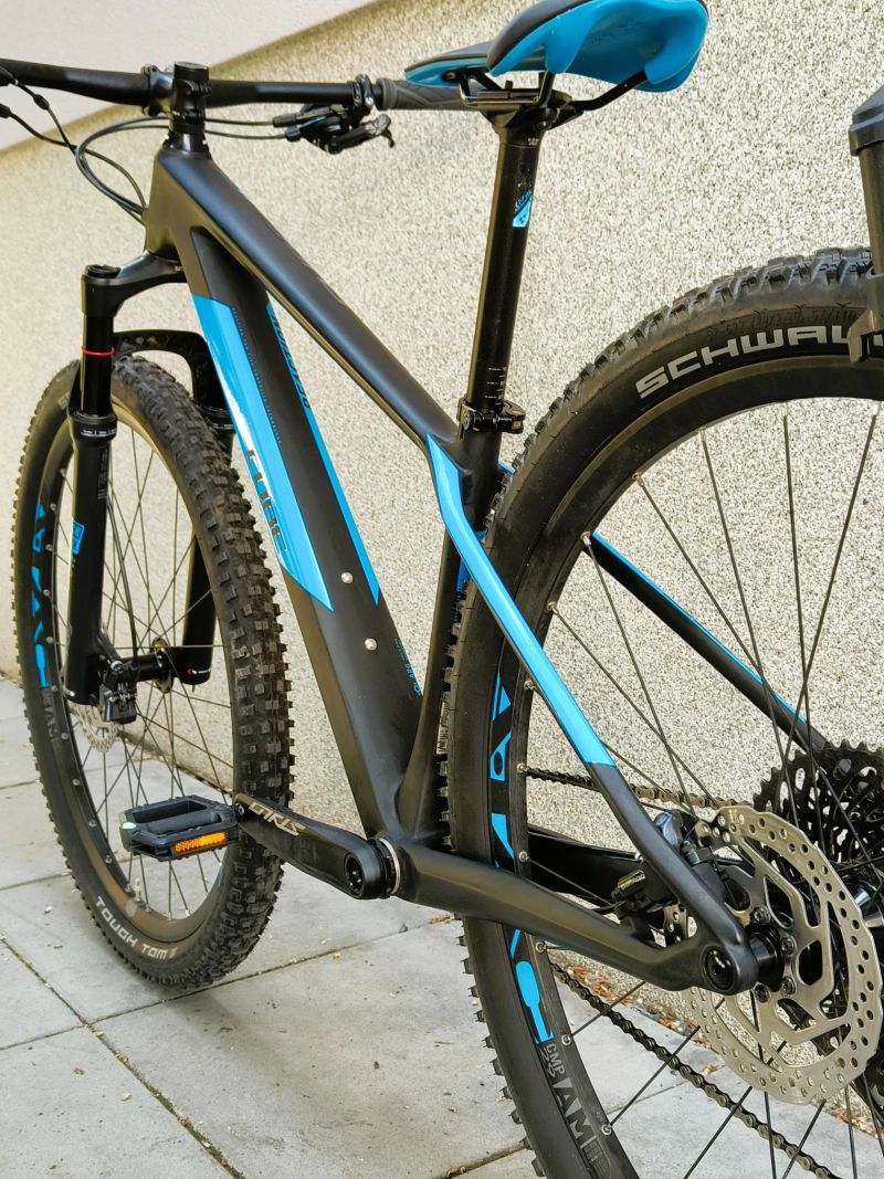 CUBE REACTION C:62 PRO vel. S (15") 29" carbon´n´blue, 10,9 kg TOP STAV