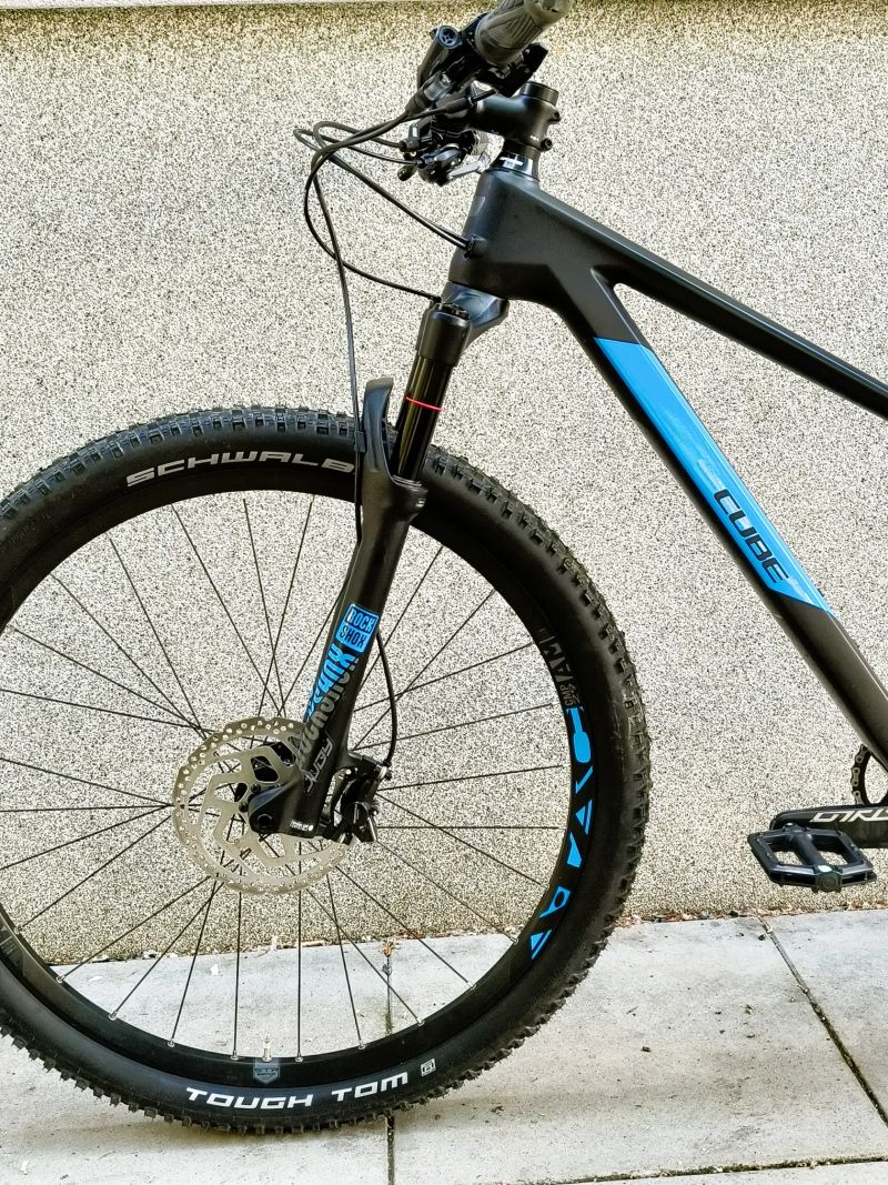 CUBE REACTION C:62 PRO vel. S (15") 29" carbon´n´blue, 10,9 kg TOP STAV