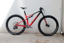 BMC Fourstroke 01 TWO (red), vel M 