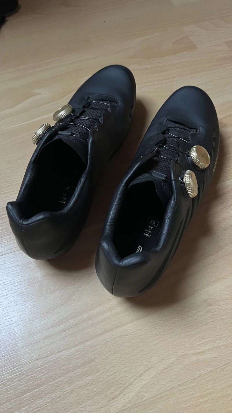 GIRO Gritter Black/Gold 45