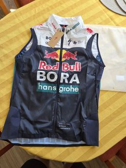 Specialized RedBull Bora lehká vesta
