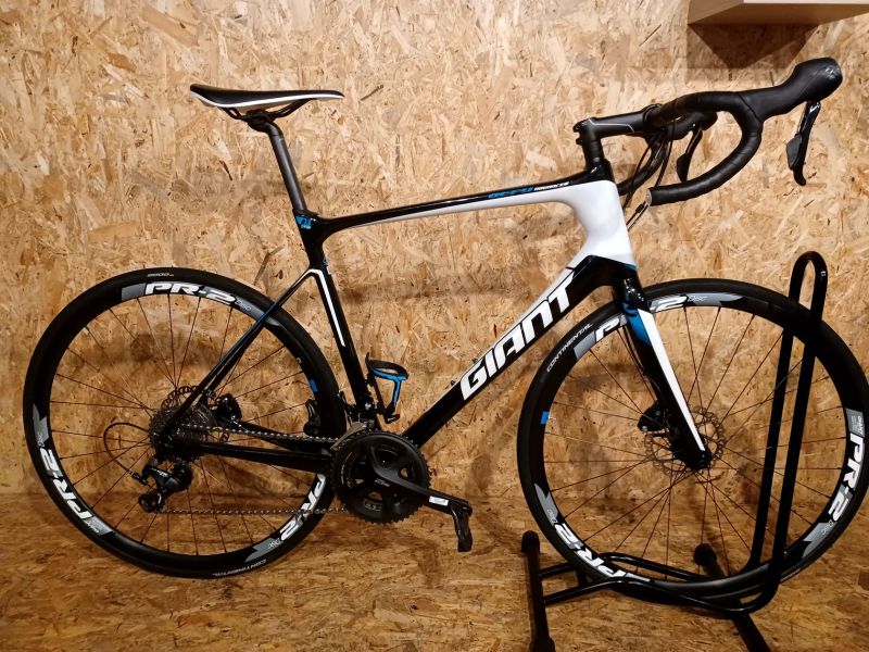 Silniční karbonové kolo Giant Defy Advanced 2, velikost rámu L, 