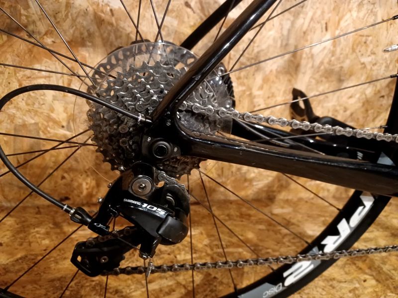 Silniční karbonové kolo Giant Defy Advanced 2, velikost rámu L, 